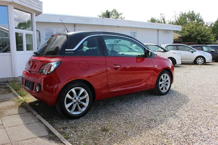 Rød Opel Adam fra 2013