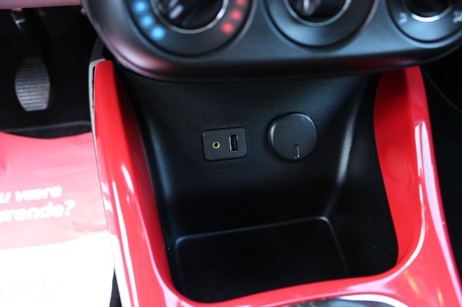 Rød Opel Adam fra 2013
