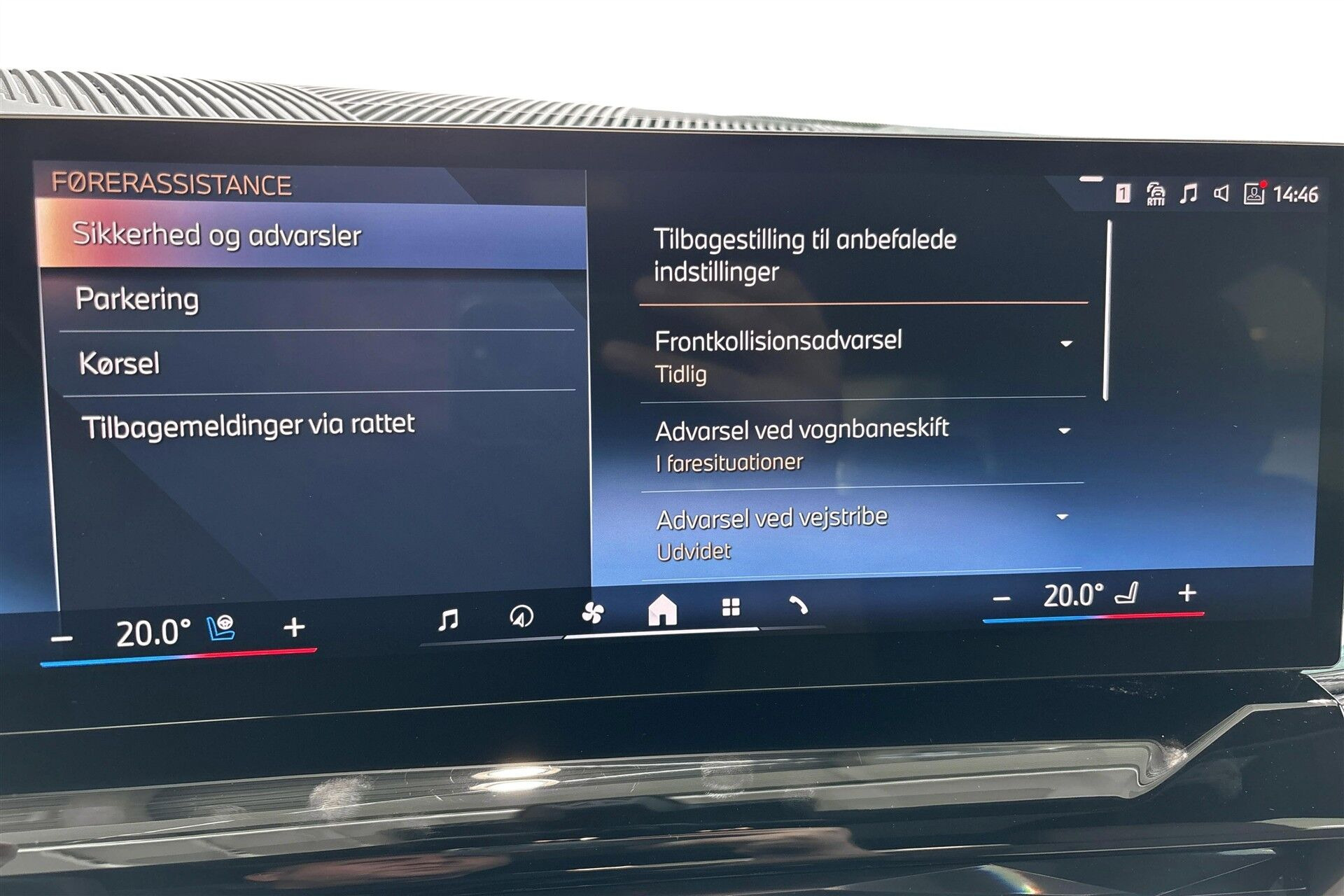 Grå BMW i5 fra 2025