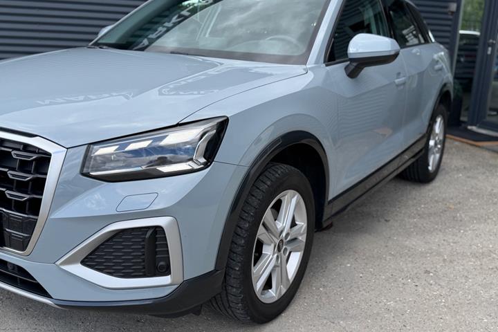 Grå Audi Q2 fra 2022