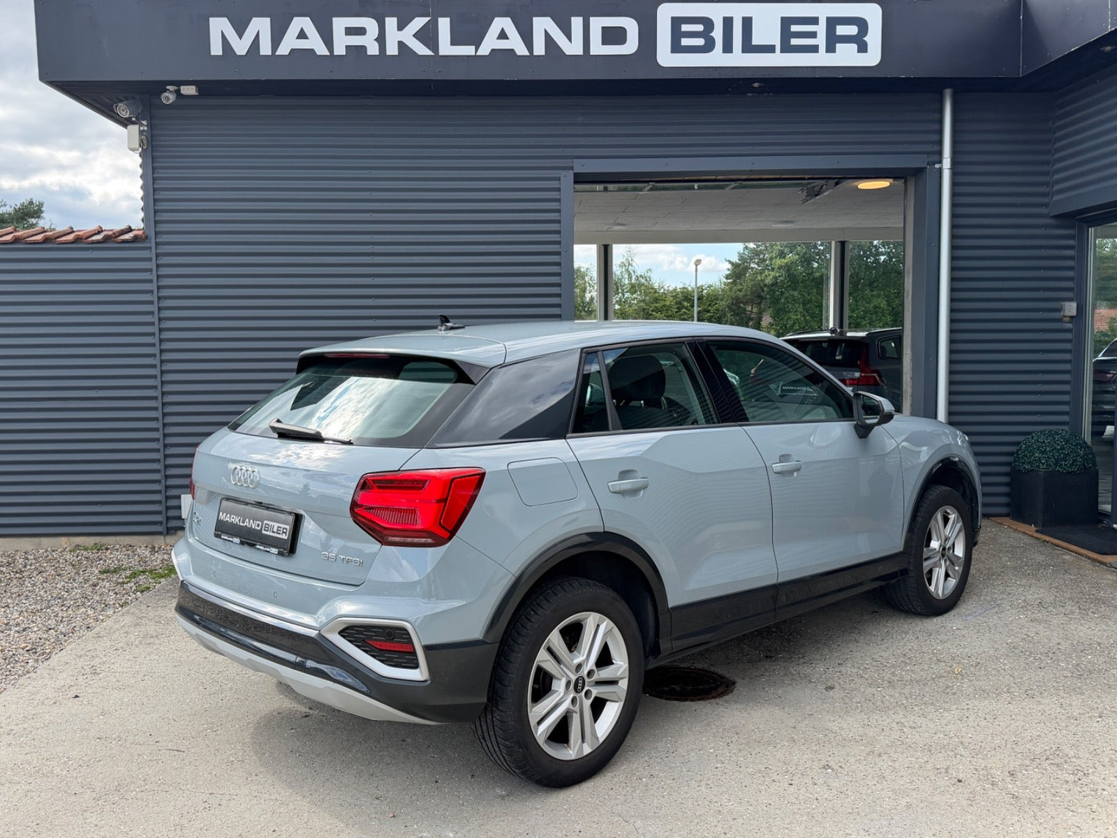 Grå Audi Q2 fra 2022