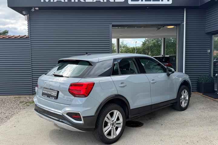 Grå Audi Q2 fra 2022