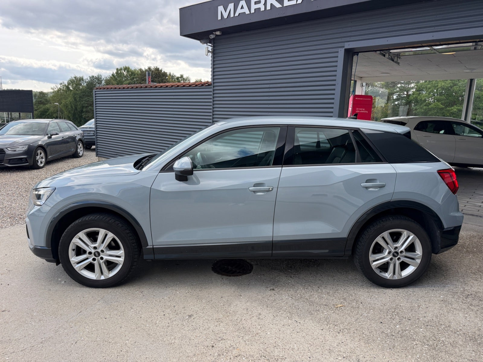 Grå Audi Q2 fra 2022