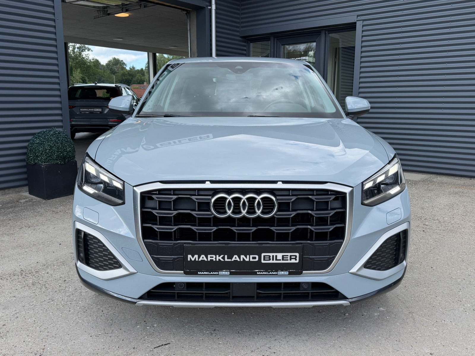 Grå Audi Q2 fra 2022