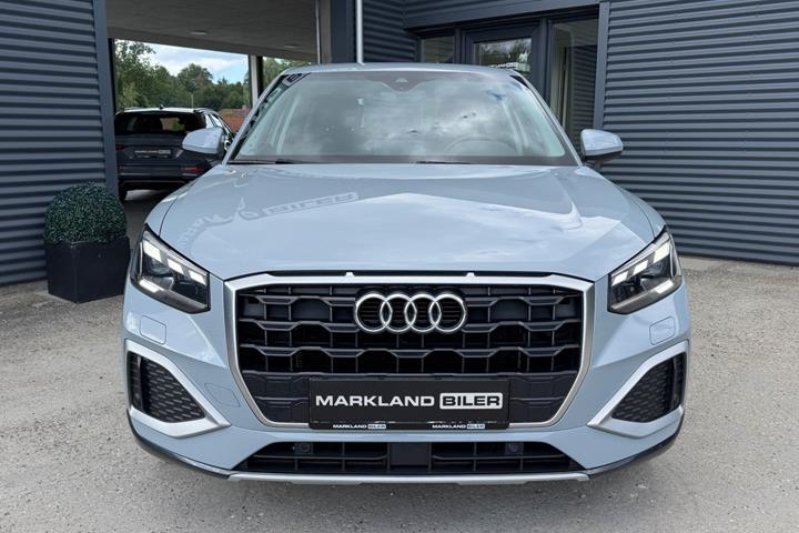 Grå Audi Q2 fra 2022