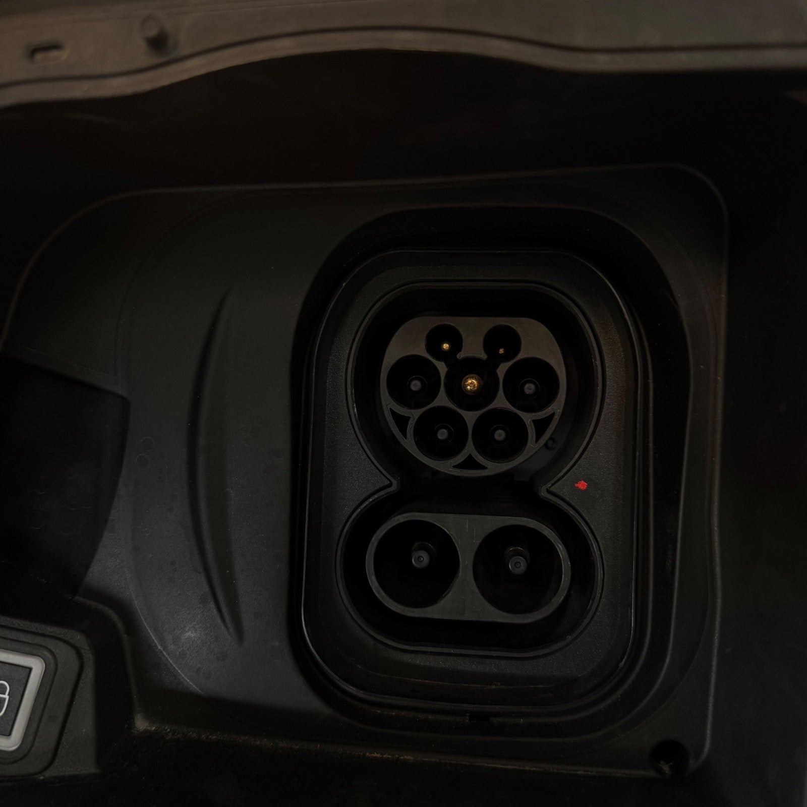 Blå Opel Mokka-e fra 2025
