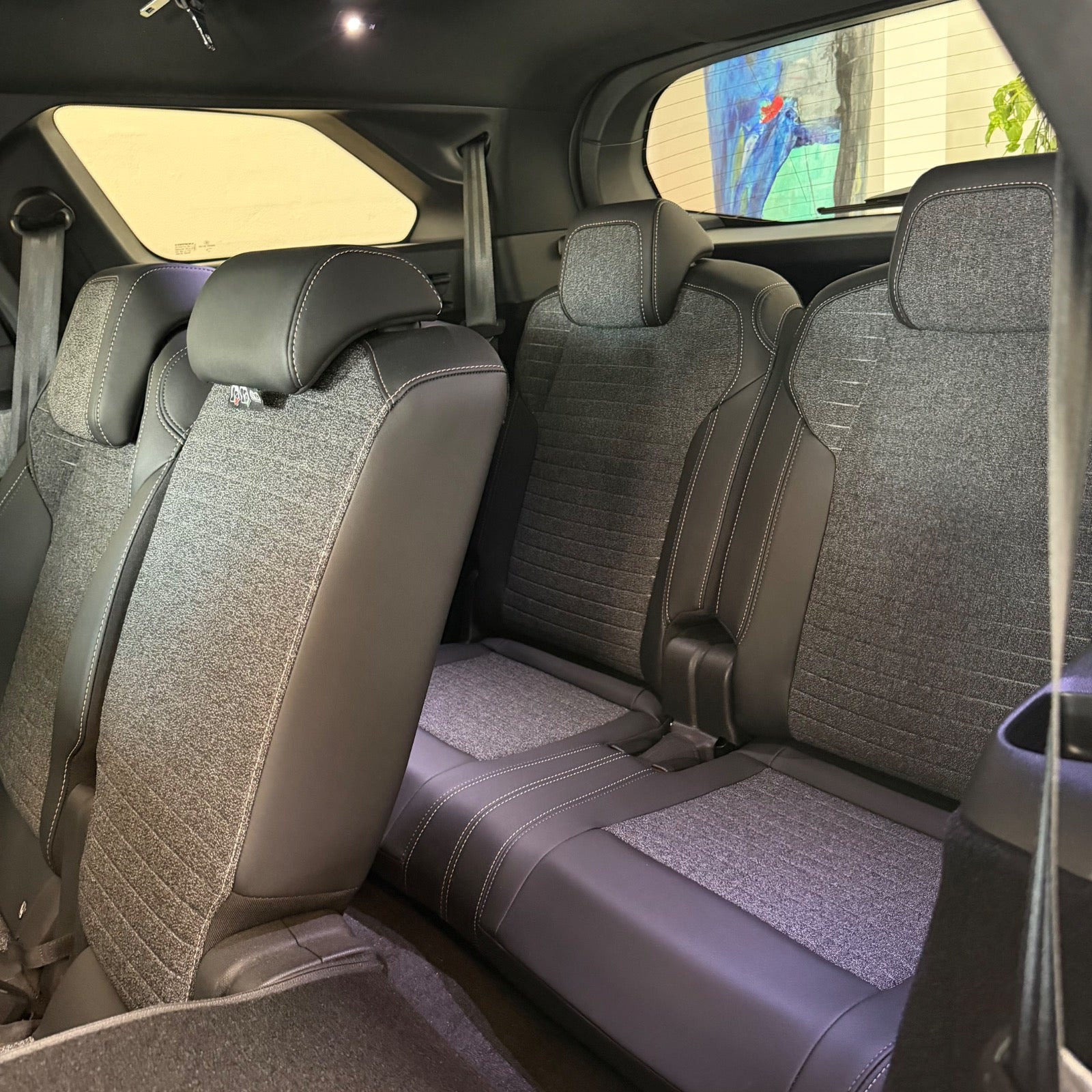 Sølv Peugeot e-5008 fra 2025