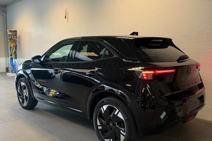 Sort Opel Mokka-e fra 2025