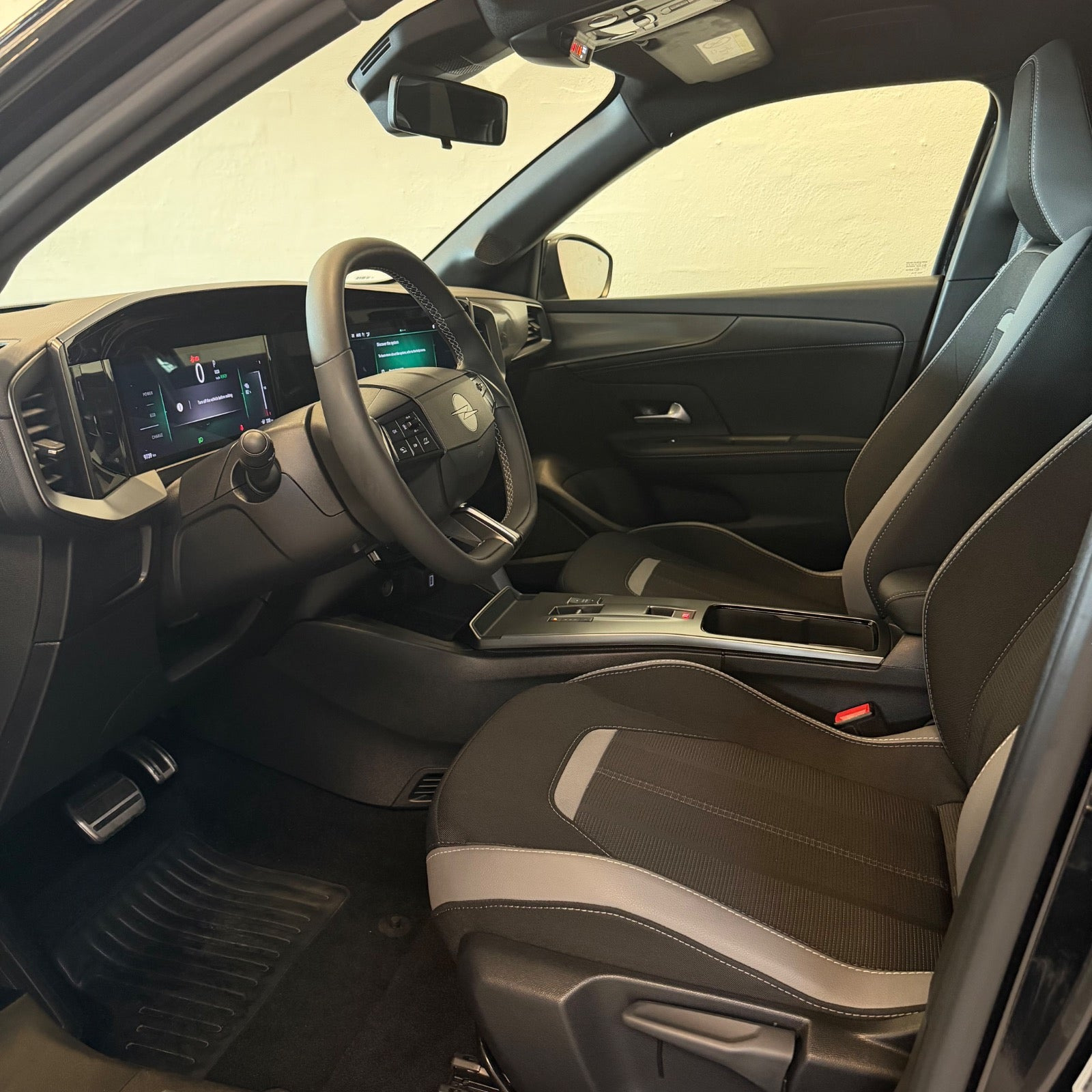Sort Opel Mokka-e fra 2025