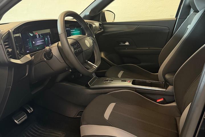 Sort Opel Mokka-e fra 2025