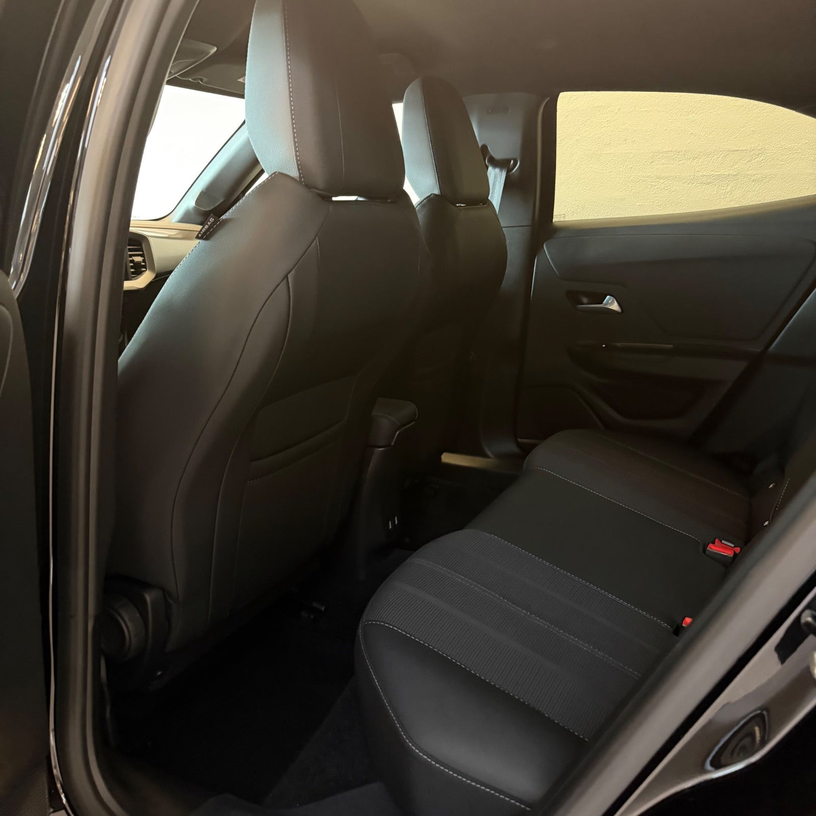 Sort Opel Mokka-e fra 2025
