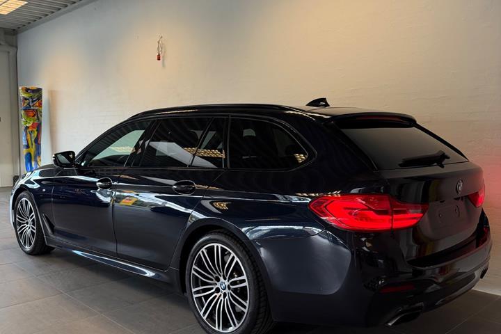 Sort BMW 540d fra 2018