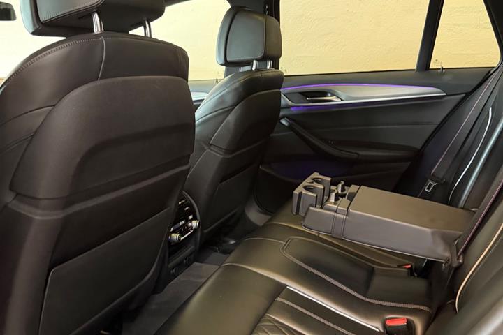 Sort BMW 540d fra 2018