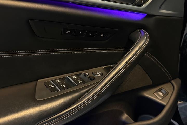 Sort BMW 540d fra 2018
