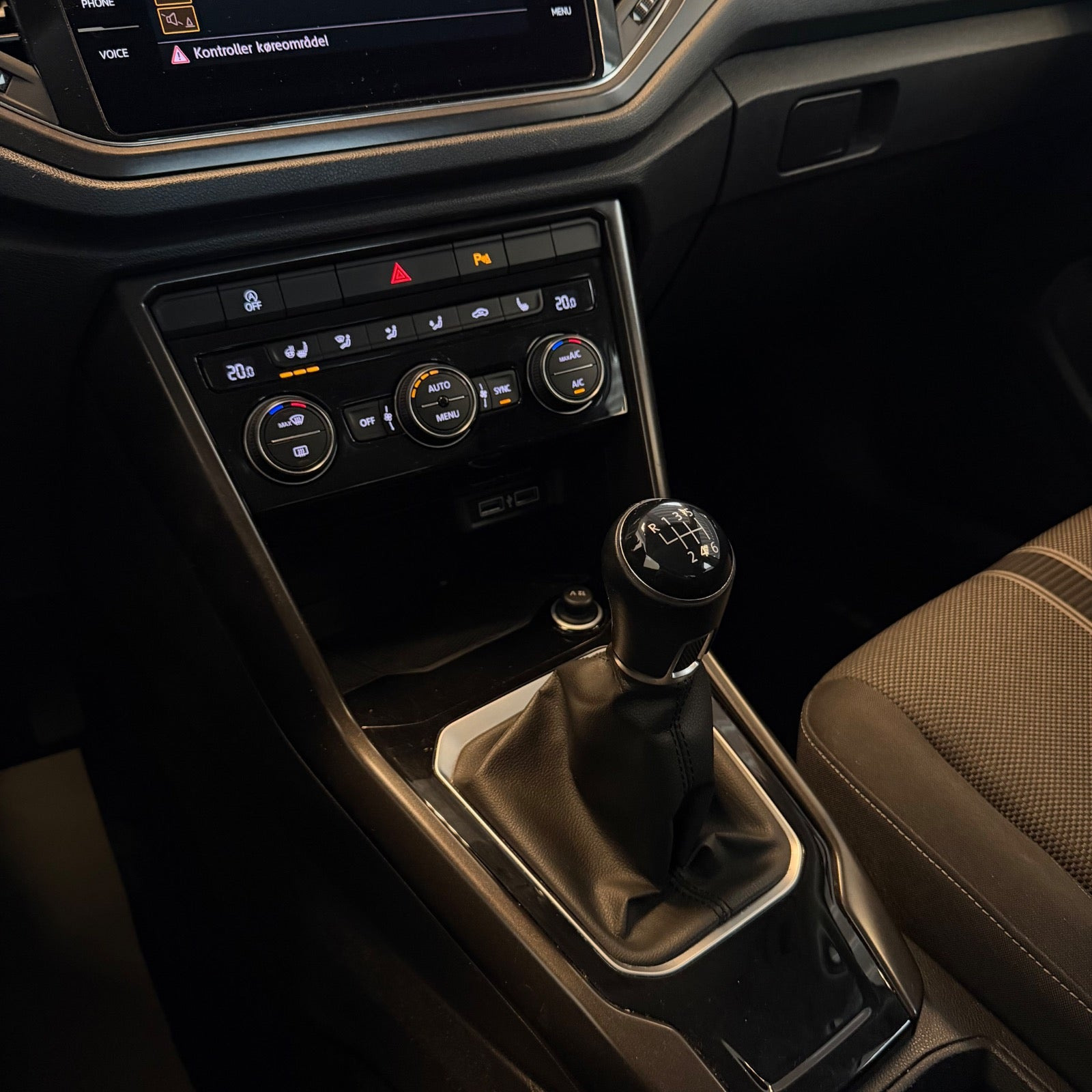Sølv VW T-Roc fra 2019