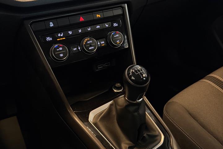 Sølv VW T-Roc fra 2019