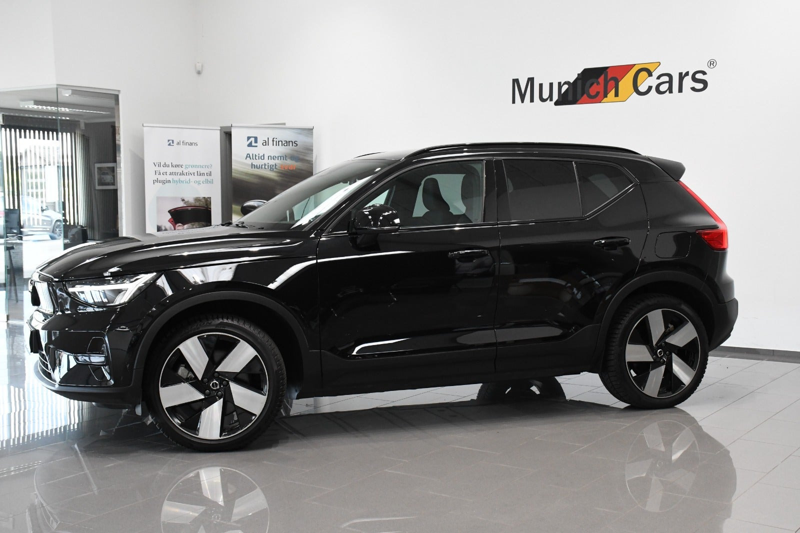 Sort Volvo EX40 fra 2025