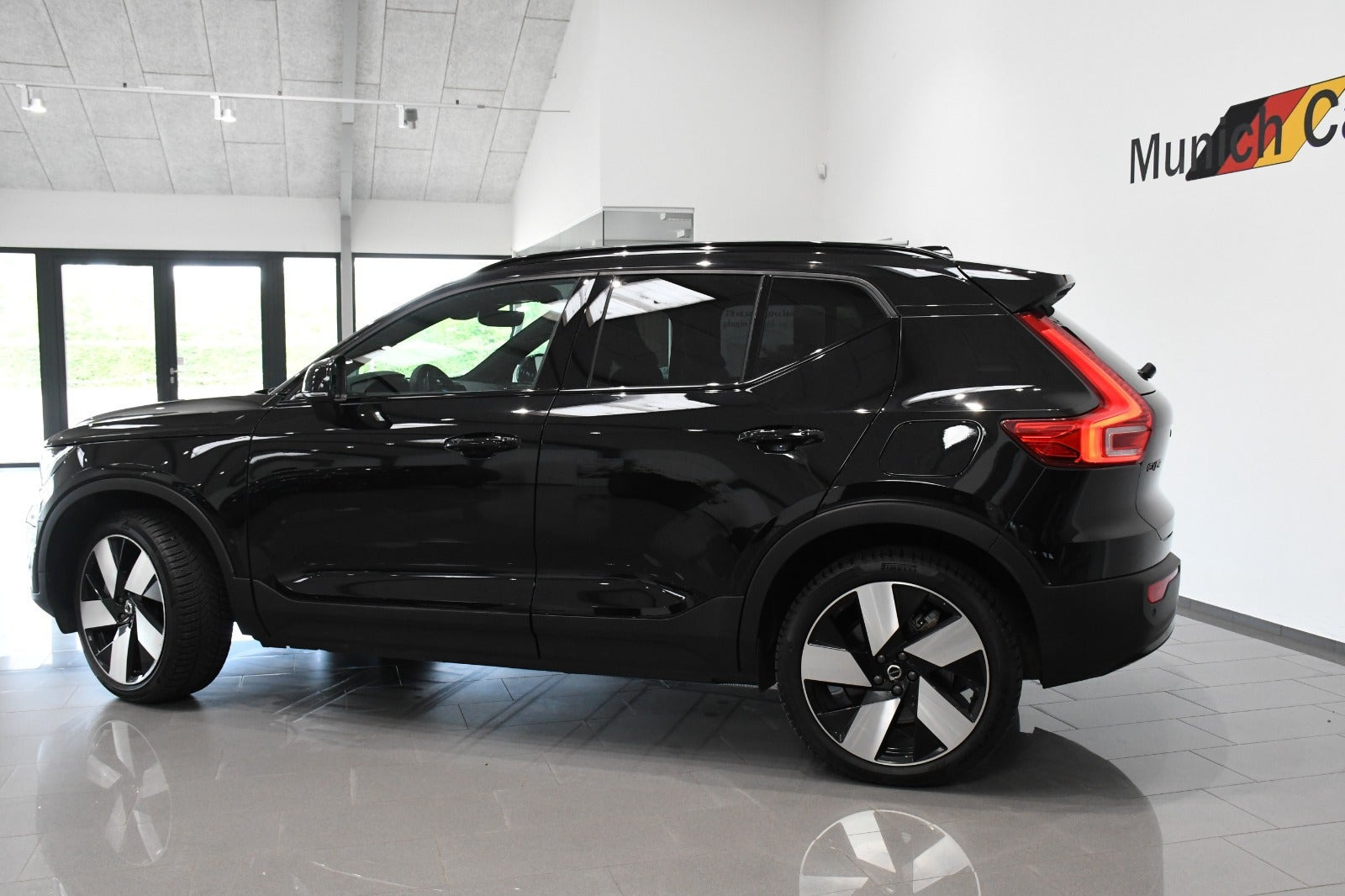 Sort Volvo EX40 fra 2025