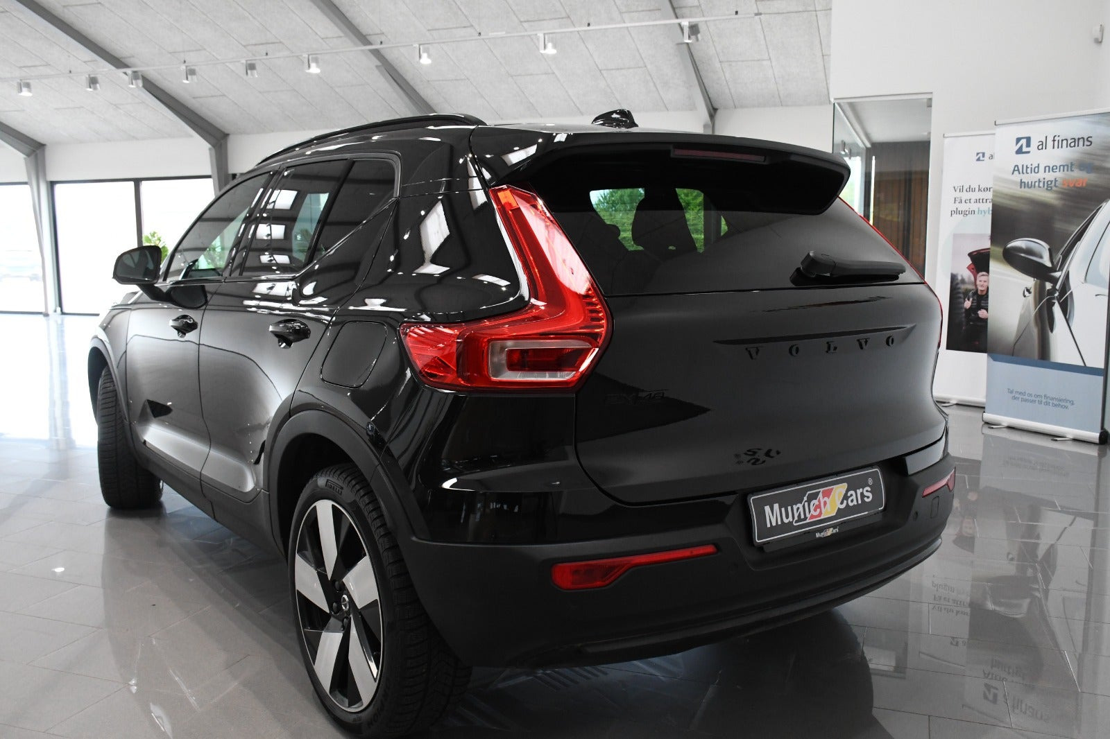 Sort Volvo EX40 fra 2025