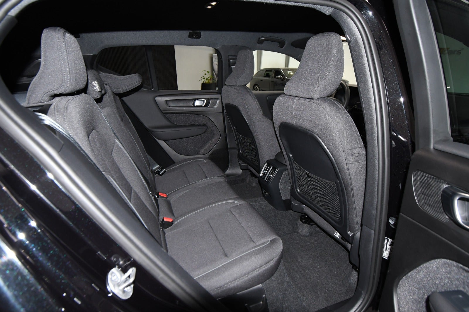 Sort Volvo EX40 fra 2025