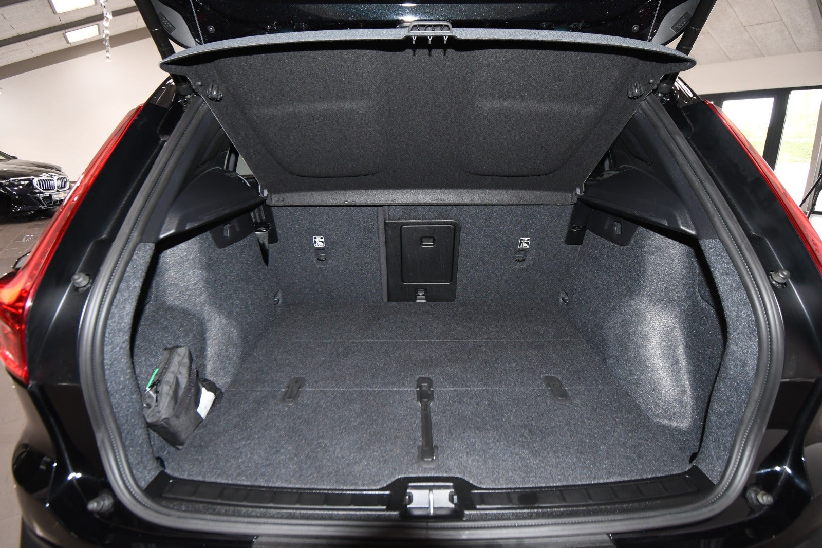 Sort Volvo EX40 fra 2025