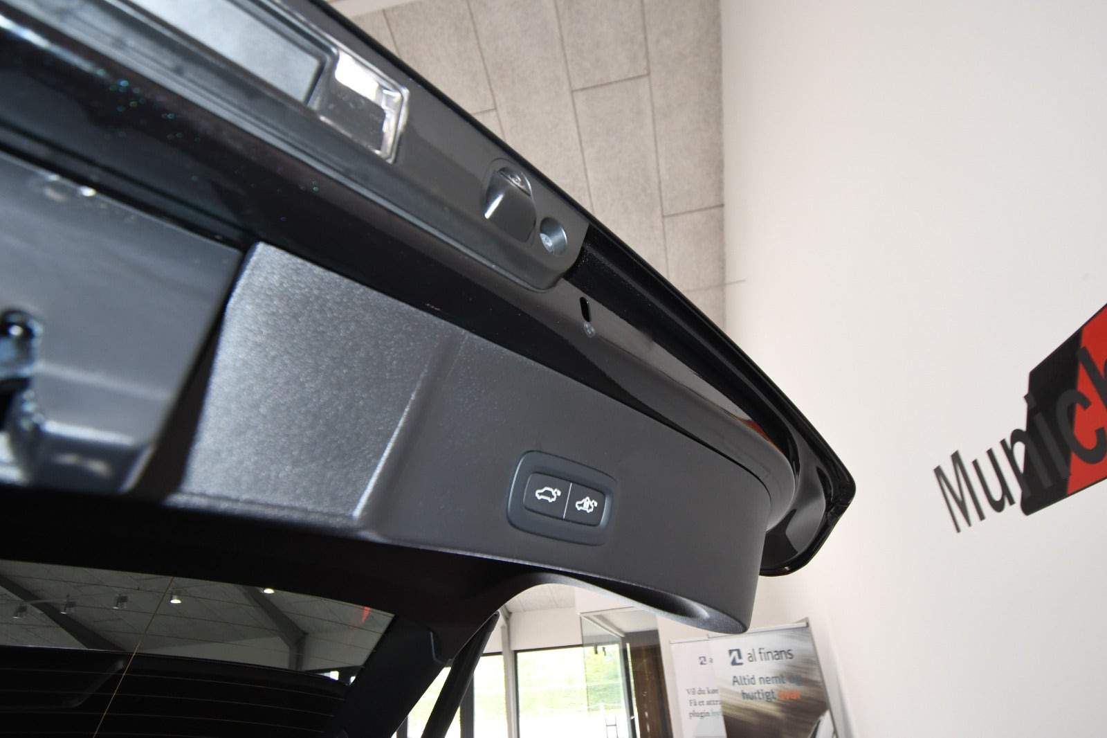 Sort Volvo EX40 fra 2025