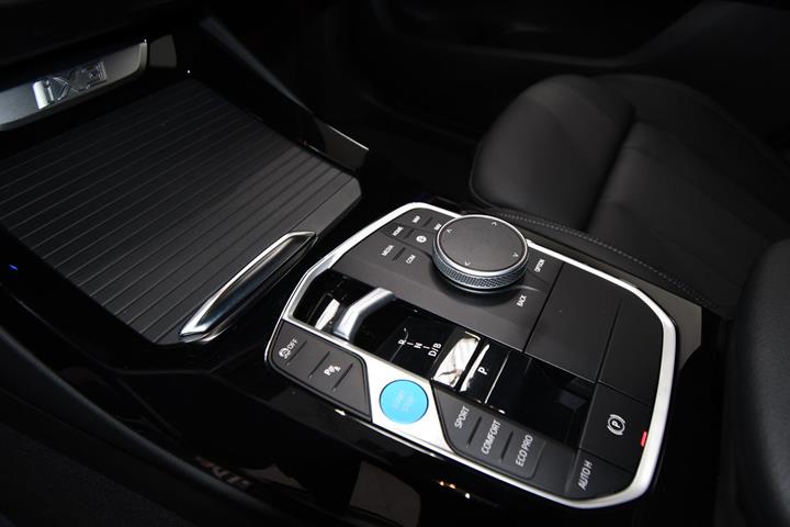 Sort BMW iX3 fra 2024