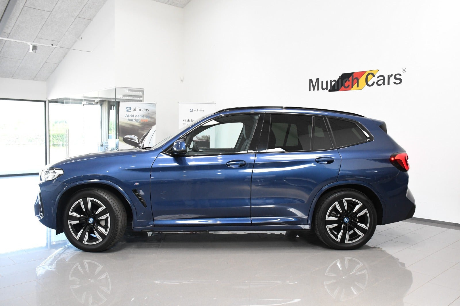Blå BMW iX3 fra 2024