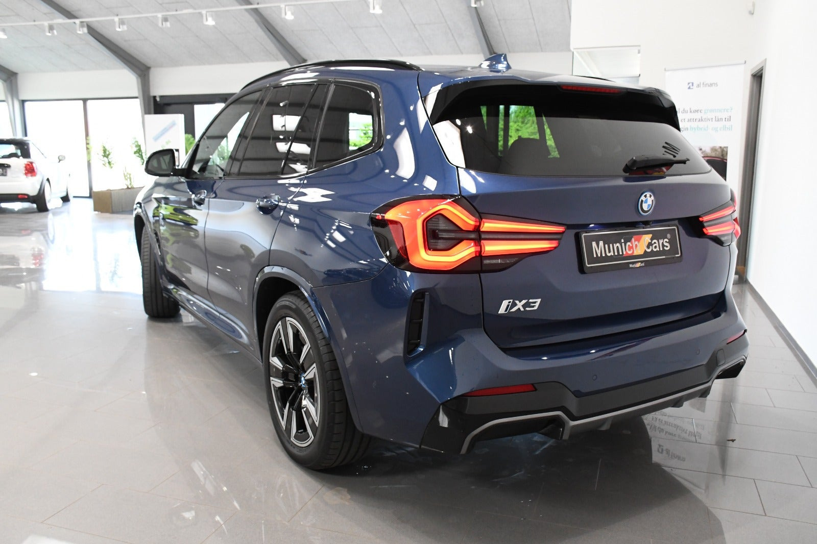 Blå BMW iX3 fra 2024