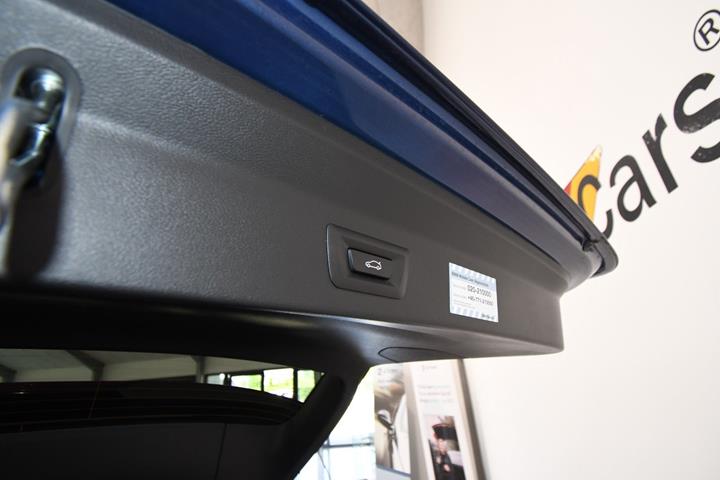 Blå BMW iX3 fra 2024