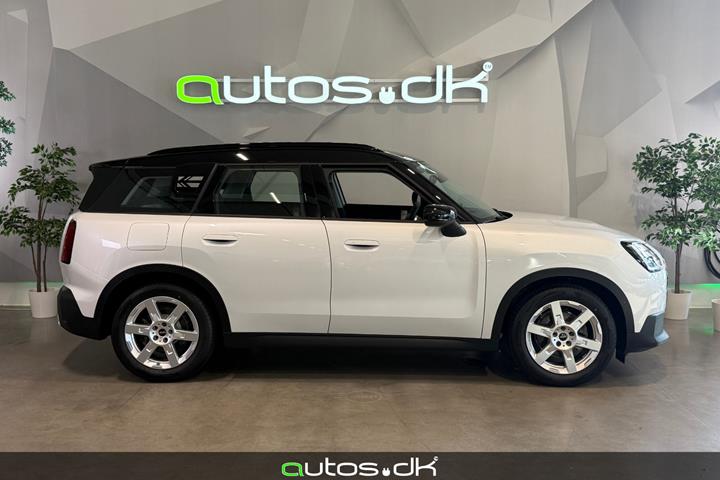Hvid Mini Countryman E fra 2025