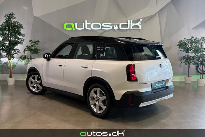 Hvid Mini Countryman E fra 2025