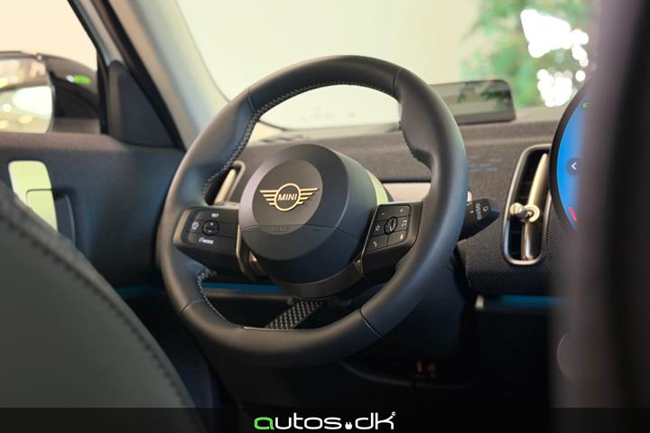 Hvid Mini Countryman E fra 2025