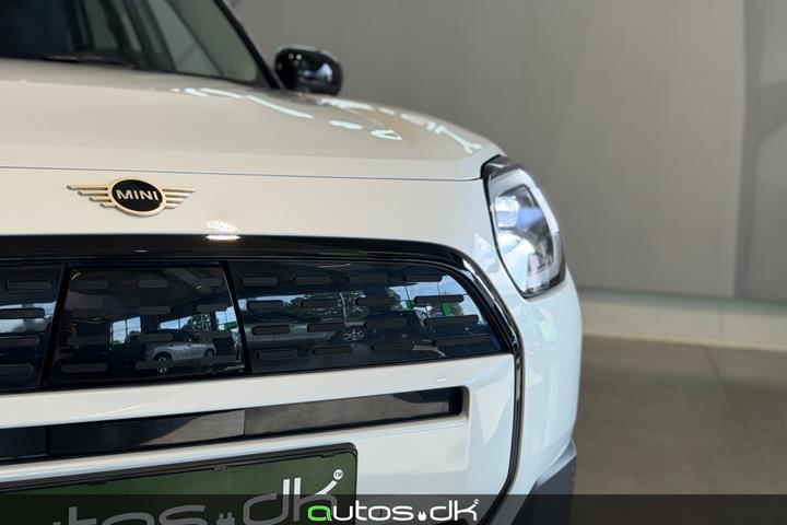Hvid Mini Countryman E fra 2025