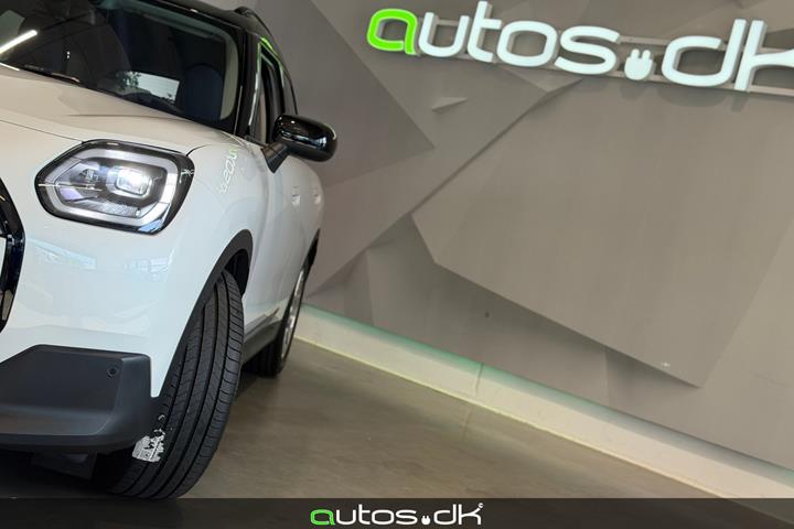 Hvid Mini Countryman E fra 2025