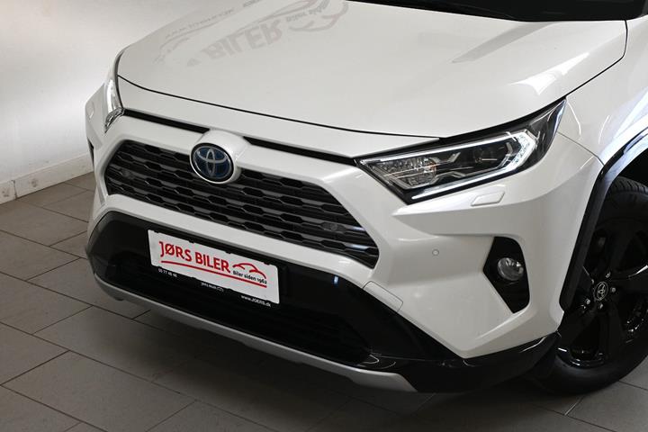 Hvid Toyota RAV4 fra 2019