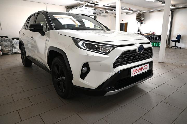 Hvid Toyota RAV4 fra 2019