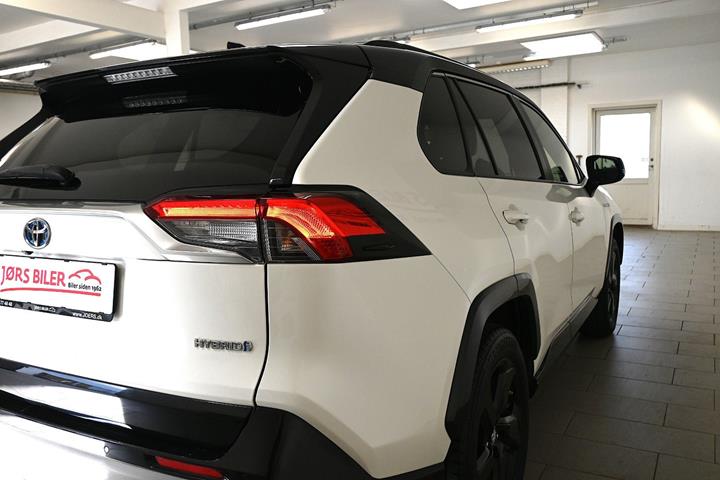 Hvid Toyota RAV4 fra 2019
