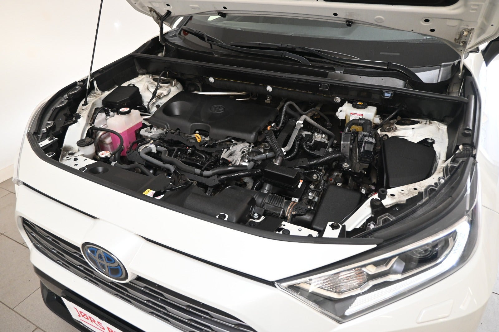 Hvid Toyota RAV4 fra 2019
