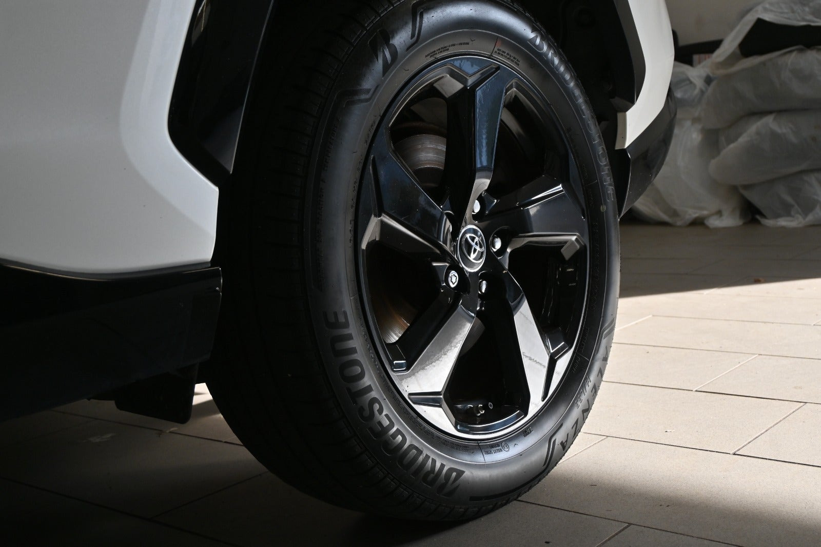 Hvid Toyota RAV4 fra 2019
