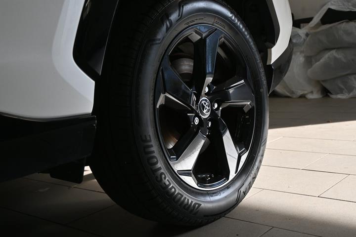 Hvid Toyota RAV4 fra 2019