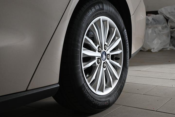 Sølv Ford Focus fra 2019