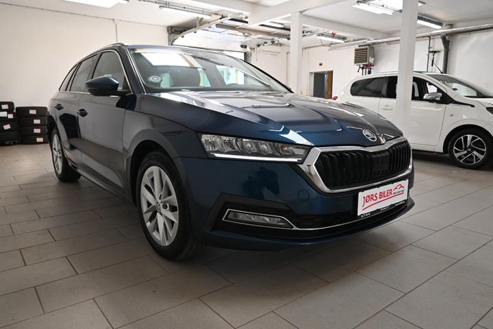 Blå Skoda Octavia fra 2021
