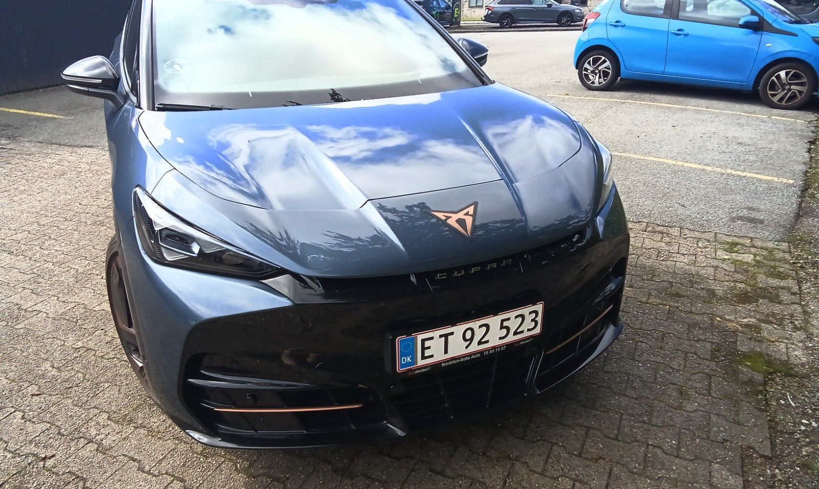 Blå Cupra Tavascan fra 2024