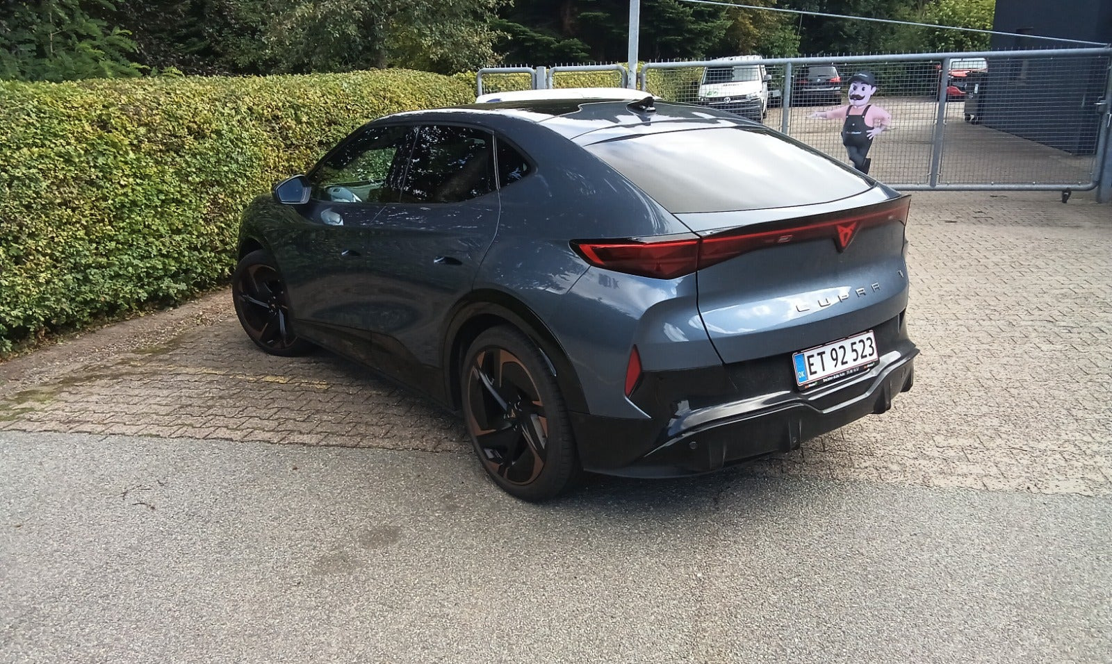 Blå Cupra Tavascan fra 2024