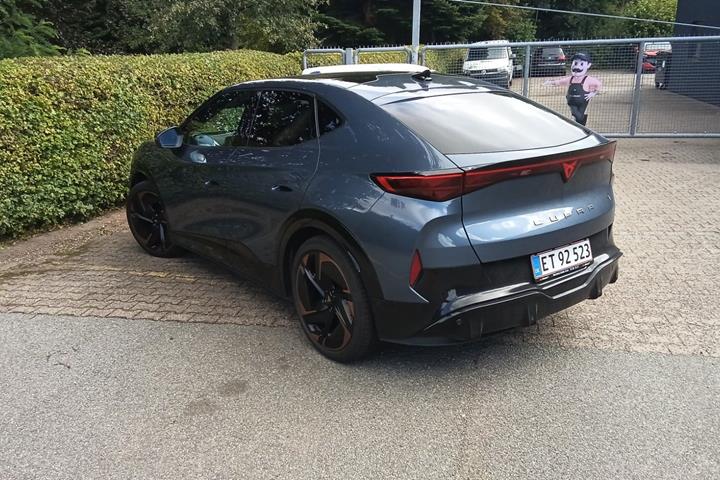 Blå Cupra Tavascan fra 2024