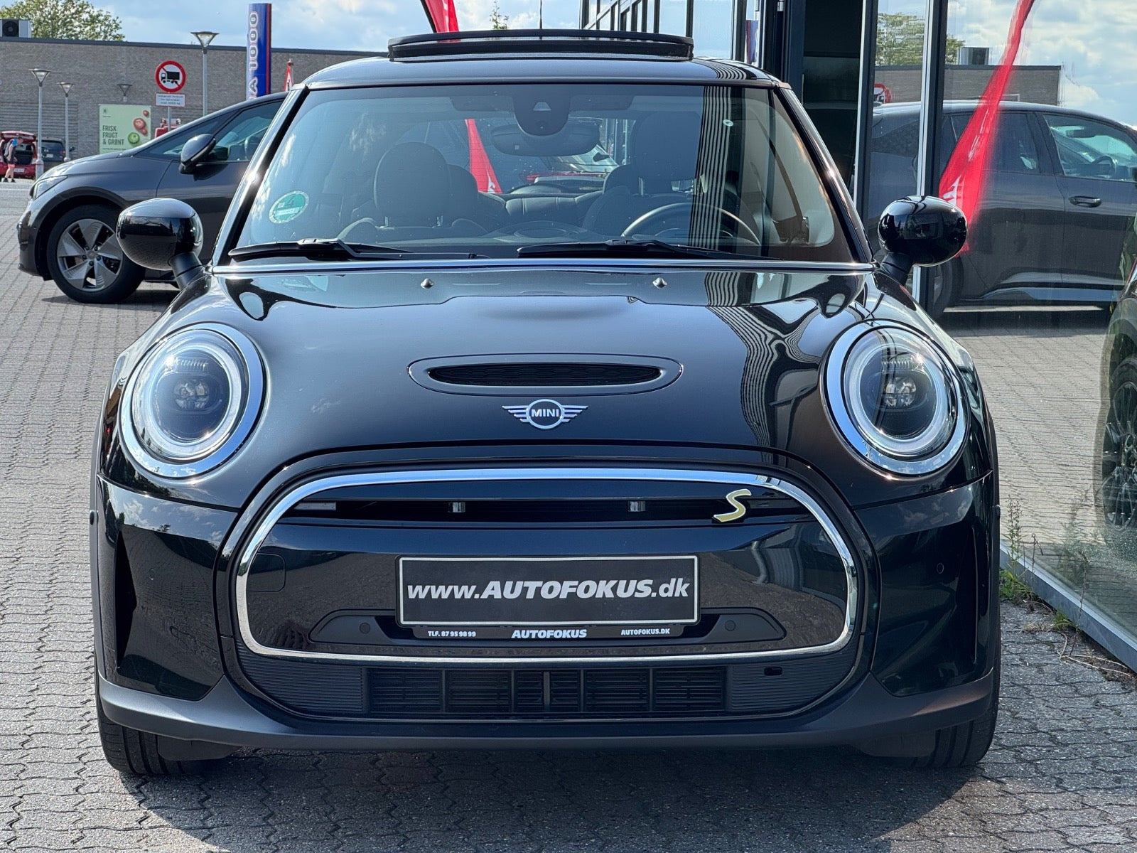 Sort Mini Cooper SE fra 2023