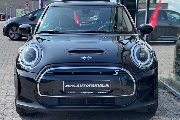 Sort Mini Cooper SE fra 2023