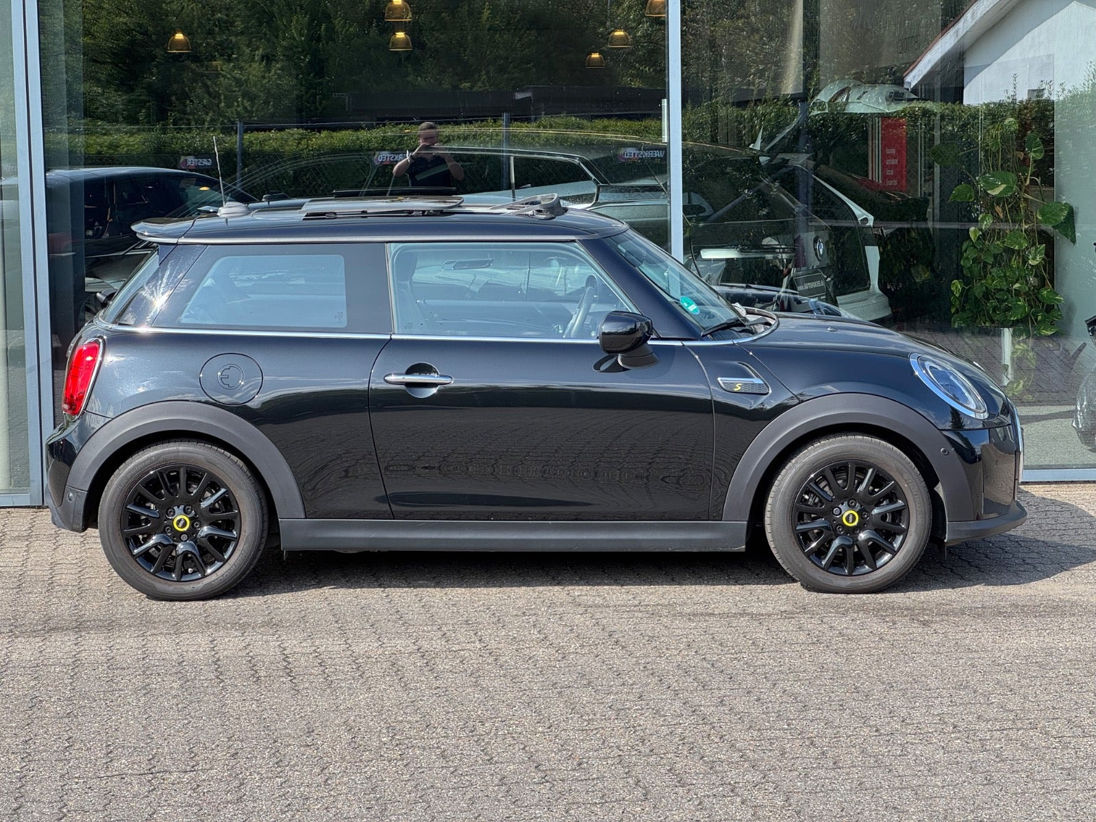Sort Mini Cooper SE fra 2023