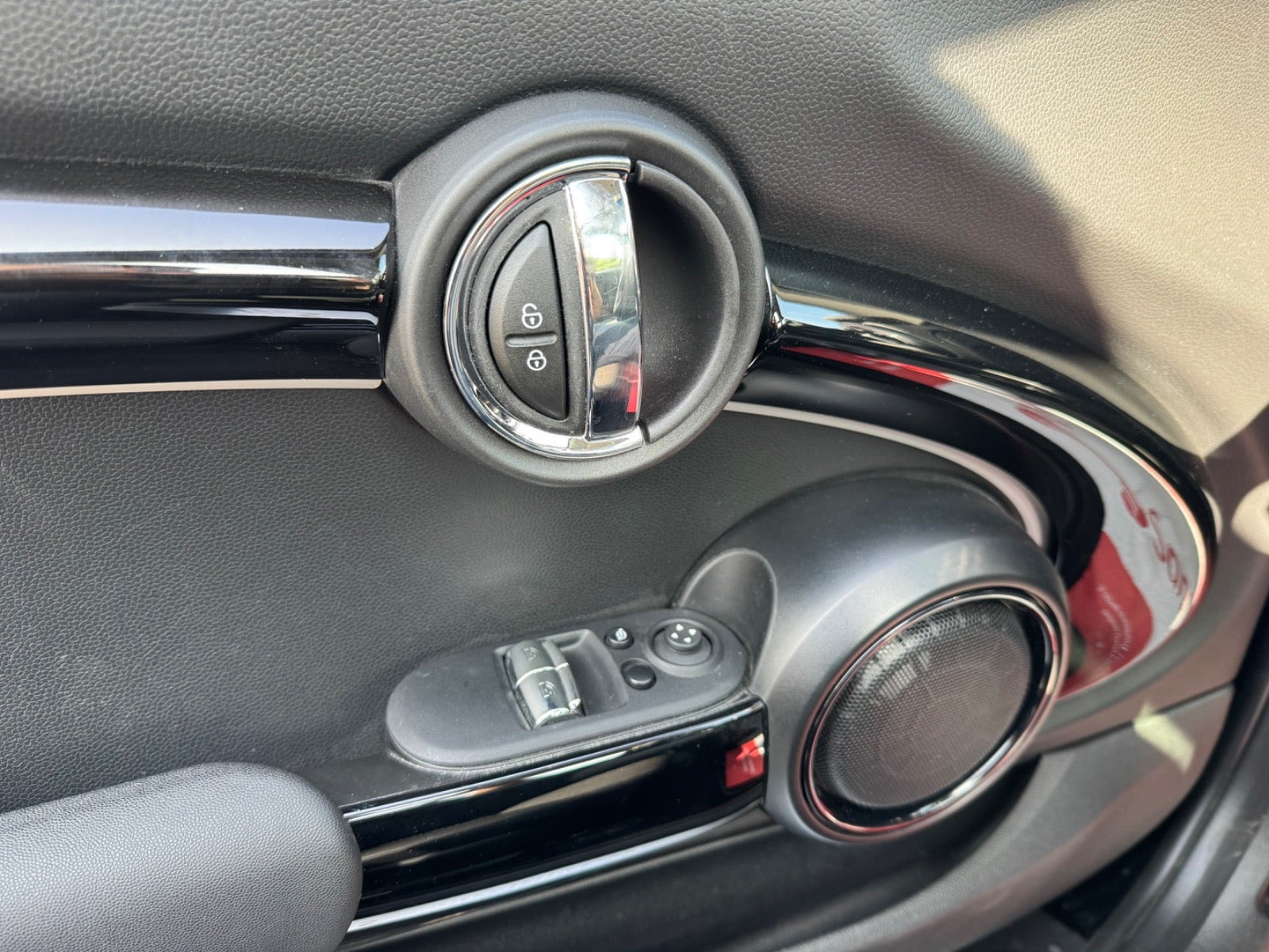 Sort Mini Cooper SE fra 2023